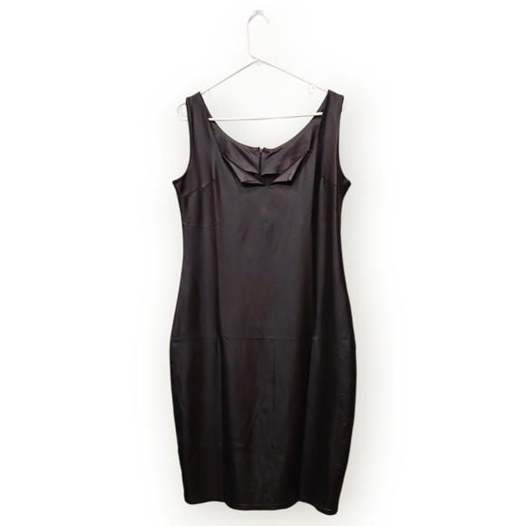 Plus Size Wet-Look Little Black Dress - Picture 2 of 9